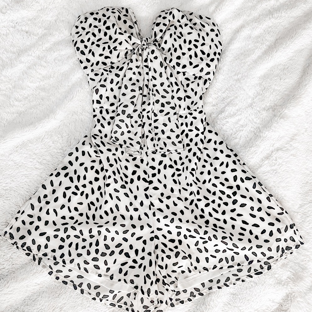 SOLD Boutique Black & White Print Romper 🖤